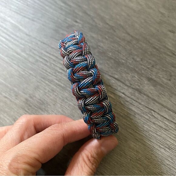Paracord Bracelet NEW Unisex Handmade USA Red Blue Silver Black - Picture 2 of 8